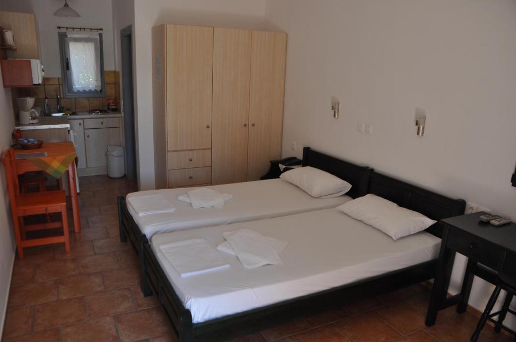 Petradi Aparthotel Livadi  Cameră foto