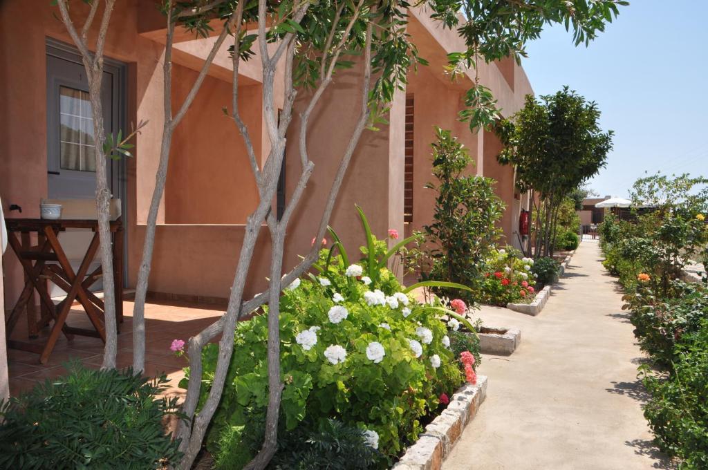 Petradi Aparthotel Livadi  Exterior foto
